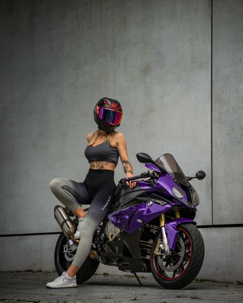 GG.bikergirls421 @franka rr,,@bikelover.world