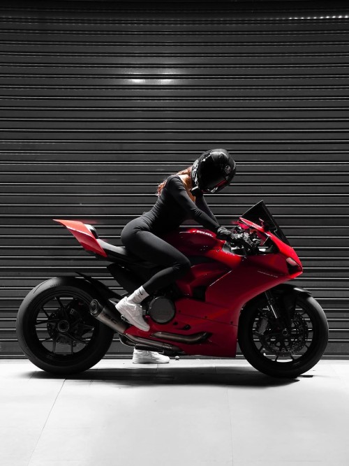 GG.bikergirls423#ducati #panigale #v2