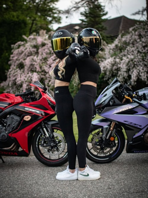 GG.bikergirls424In photo @foxyandfirecracker; @cbr.m.ka