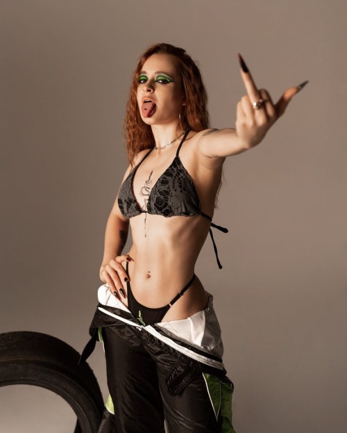 587289265 18514443388070454 3109174598433519822 @queen.zlo blk anaconda