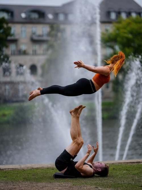 leginassrt483@acroyoga denis @gingeracro