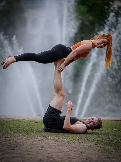 leginassrt483@acroyoga denis+@gingeracro