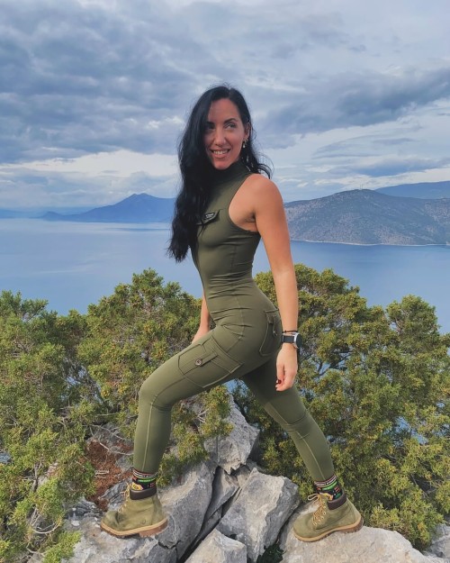 catsuit773ᴇʟᴇɴᴀ ɢᴀɴᴛᴢᴏᴜ Especially in my @firmabs brand jumpsuit