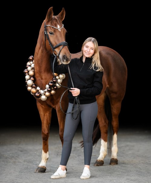 leginassrt512Our EquiAttire x @teampuppenkiste sweater in legins